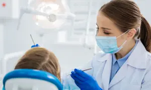 Lek na zapalenie dziąseł: Apteka, domowe sposoby i dentysta