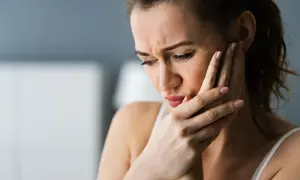 Ból dziąseł w ciąży: bezpieczne sposoby i kiedy do dentysty
