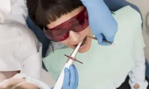 Drętwienie po znieczuleniu u dentysty? Szybkie sposoby na powrót czucia