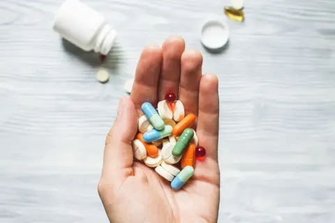 Emeryt: Jak odliczyć leki od podatku? Ulga rehabilitacyjna krok po kroku