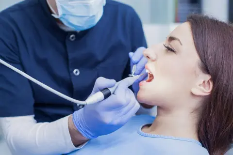 Ile trwa znieczulenie od dentysty? Sprawdź fakty!