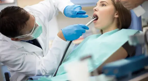 Dentysta na NFZ: Co jest refundowane? Pełna lista zabiegów