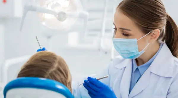 Lek na zapalenie dziąseł: Apteka, domowe sposoby i dentysta