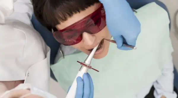 Drętwienie po znieczuleniu u dentysty? Szybkie sposoby na powrót czucia