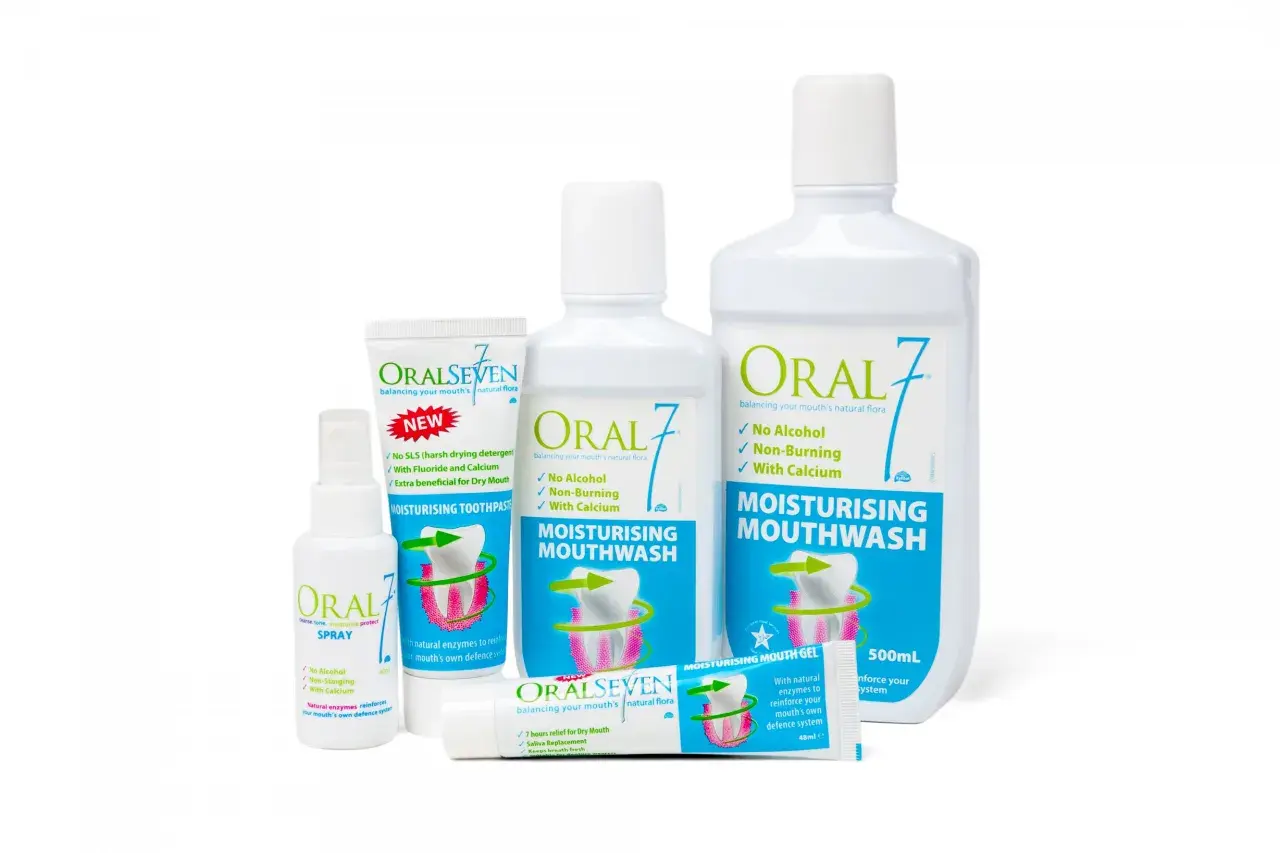 Produkty Oral7: pasta, spray, żel i płyn do płukania jamy ustnej. Pomagają w walce z aftami, nawilżają i wzmacniają naturalną florę.