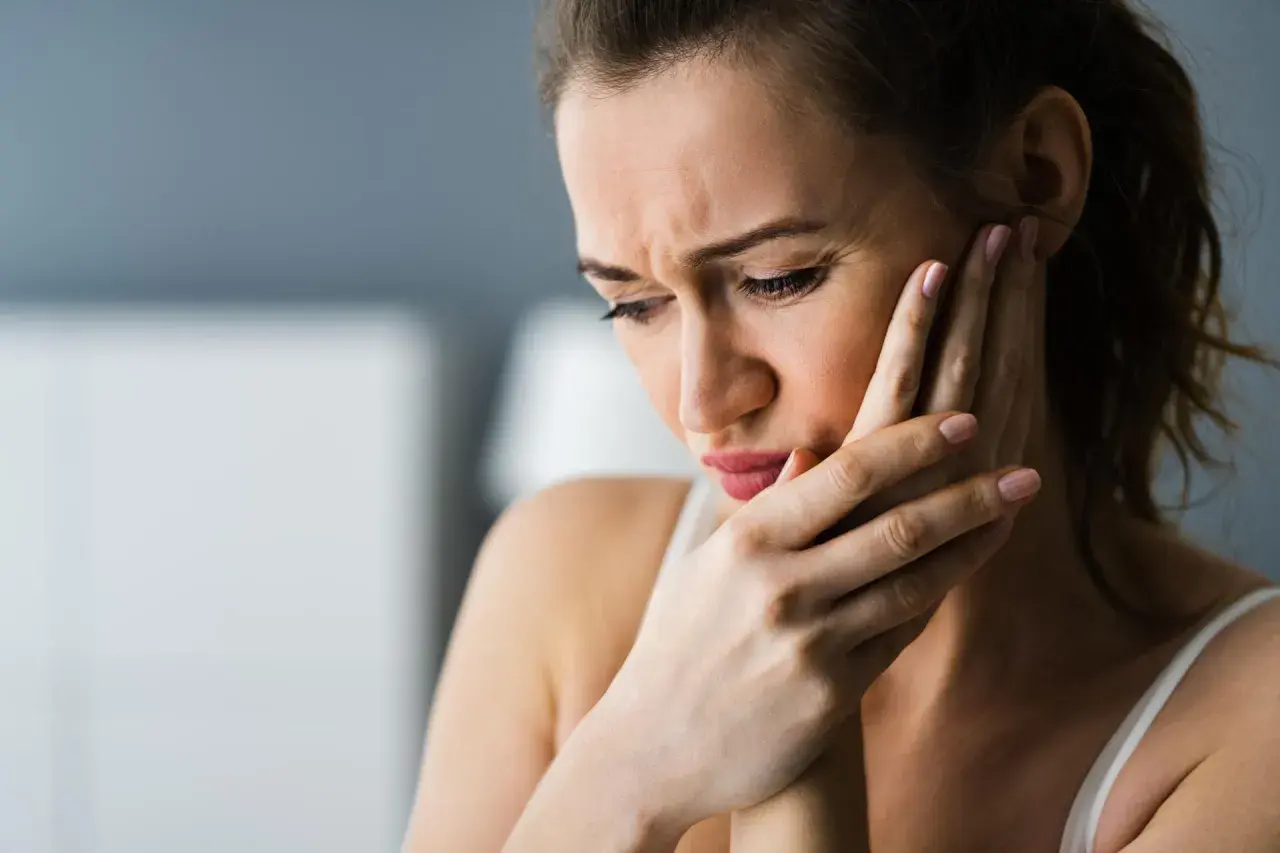 Ból dziąseł w ciąży: bezpieczne sposoby i kiedy do dentysty