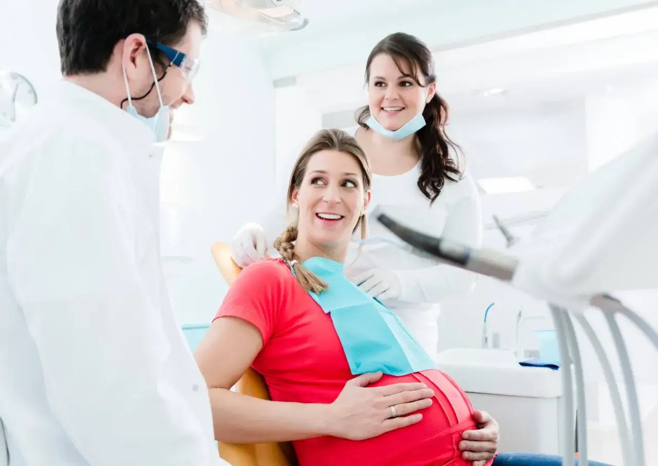 kobieta w ciąży u dentysty