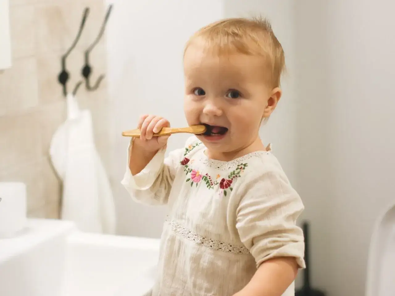 Szczoteczka i pasta do zębów dla rocznego dziecka