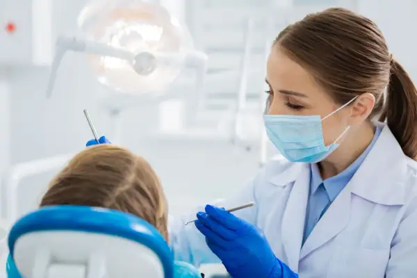 Lek na zapalenie dziąseł: Apteka, domowe sposoby i dentysta
