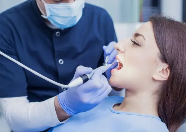Ile trwa znieczulenie od dentysty? Sprawdź fakty!